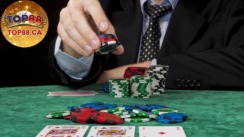 Lợi ích và rủi ro khi dùng C bet trong Poker
